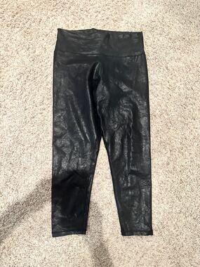 Offline by Aerie Black Faux Leather Look Leggings XL Short